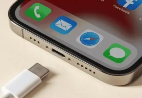 尧都苹果15维修分享iPhone15改USB-C接口后能和安卓用户互借充电器吗 